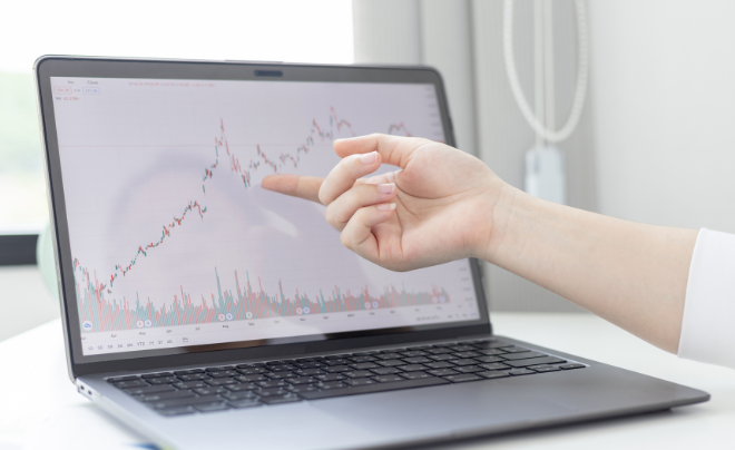 Mua cổ phiếu ở đâu uy tín?